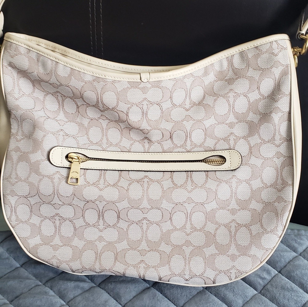 Large Coach Chalk Signature Hobo Shoulder bag - Picture 2 of 6